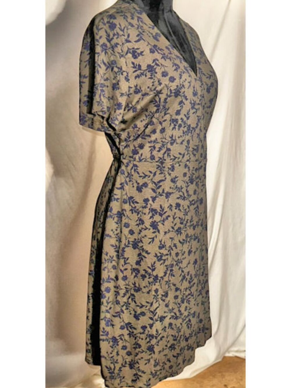 NWT Old Navy Olive Green Wrap Dress, Blue Flowers, Large Petite - Picture 4 of 11